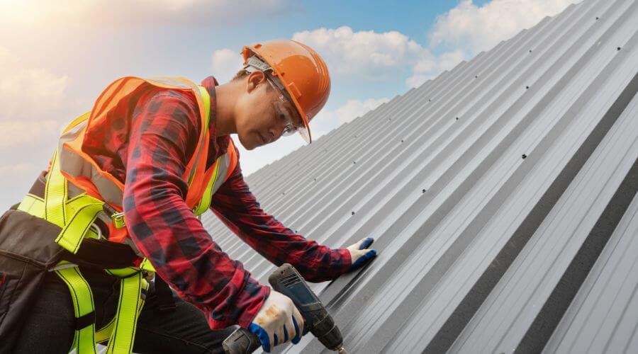 Professional gutter cleaning in Bulan, KY